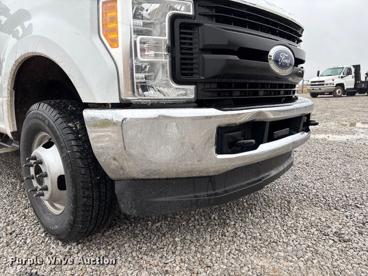 image for item EV3359 2017 Ford F350 Super Duty XL Crew Cab flatbed pickup truck