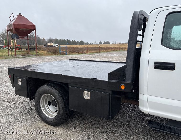 image for item EV3359 2017 Ford F350 Super Duty XL Crew Cab flatbed pickup truck