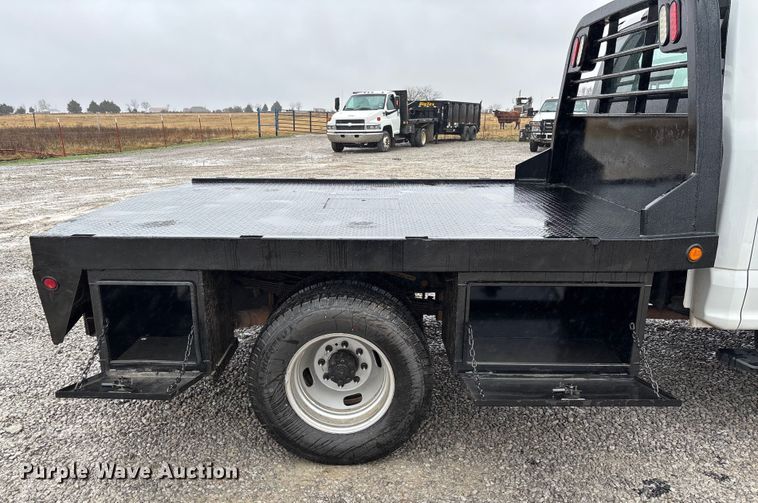 image for item EV3359 2017 Ford F350 Super Duty XL Crew Cab flatbed pickup truck