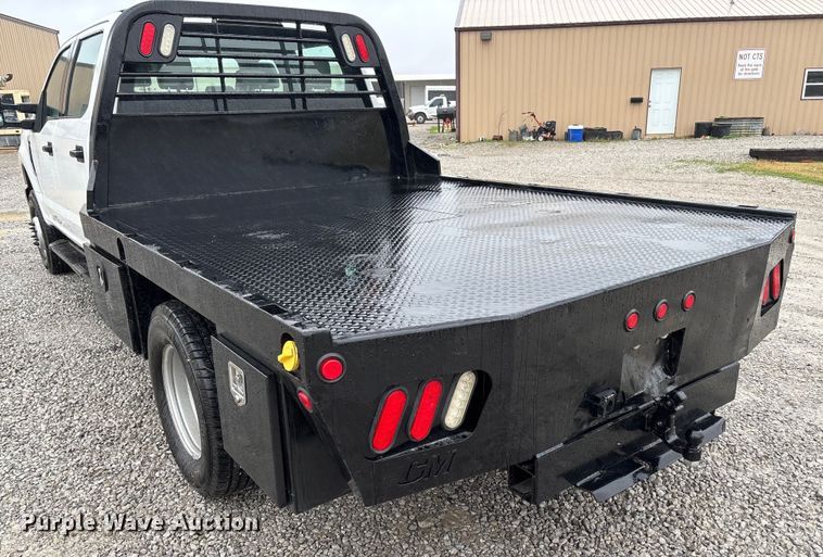 image for item EV3359 2017 Ford F350 Super Duty XL Crew Cab flatbed pickup truck