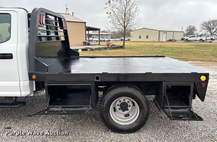 image for item EV3359 2017 Ford F350 Super Duty XL Crew Cab flatbed pickup truck