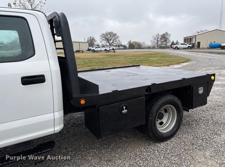 image for item EV3359 2017 Ford F350 Super Duty XL Crew Cab flatbed pickup truck