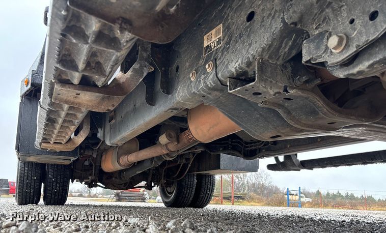 image for item EV3359 2017 Ford F350 Super Duty XL Crew Cab flatbed pickup truck