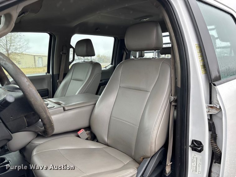 image for item EV3359 2017 Ford F350 Super Duty XL Crew Cab flatbed pickup truck