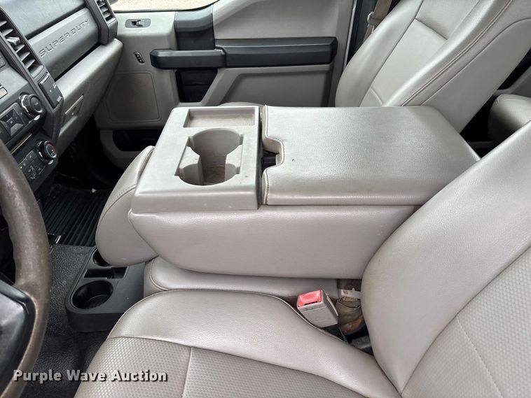 image for item EV3359 2017 Ford F350 Super Duty XL Crew Cab flatbed pickup truck