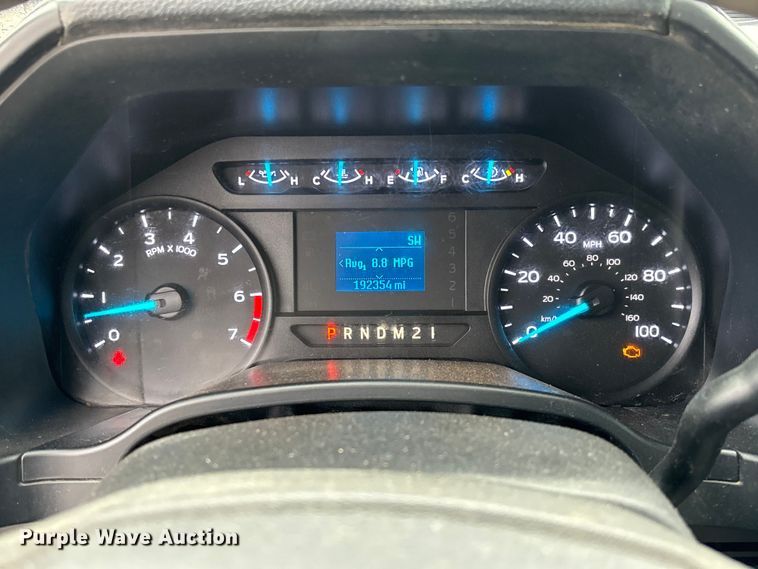 image for item EV3359 2017 Ford F350 Super Duty XL Crew Cab flatbed pickup truck