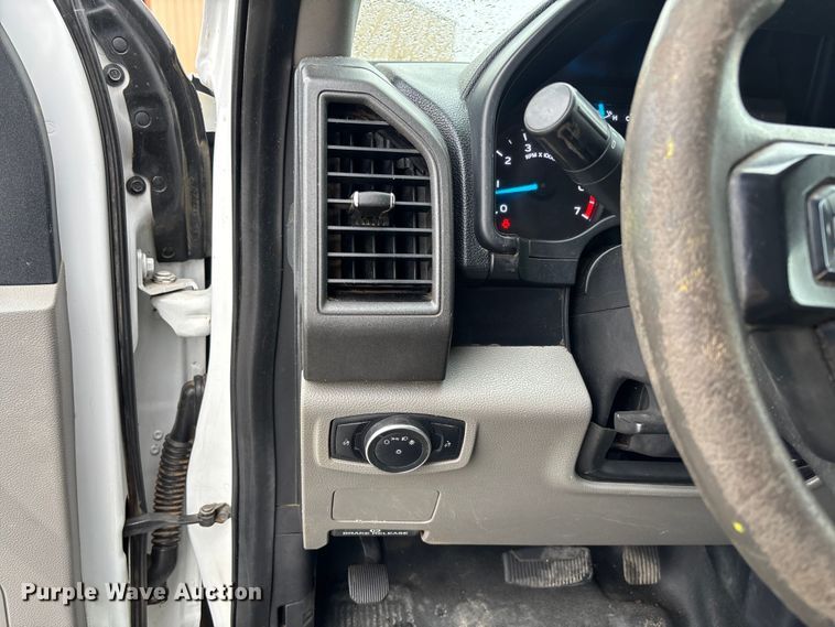 image for item EV3359 2017 Ford F350 Super Duty XL Crew Cab flatbed pickup truck