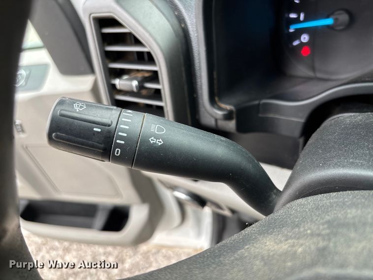 image for item EV3359 2017 Ford F350 Super Duty XL Crew Cab flatbed pickup truck