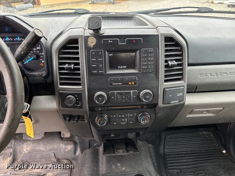 image for item EV3359 2017 Ford F350 Super Duty XL Crew Cab flatbed pickup truck