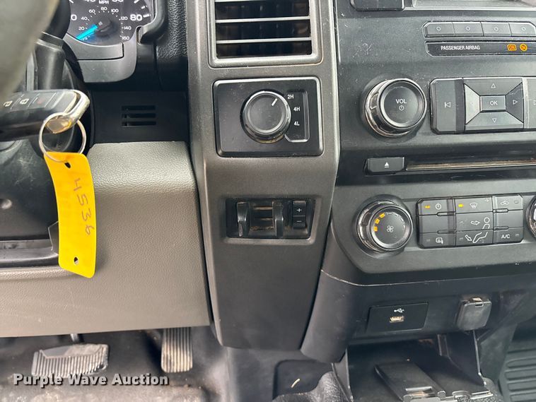 image for item EV3359 2017 Ford F350 Super Duty XL Crew Cab flatbed pickup truck