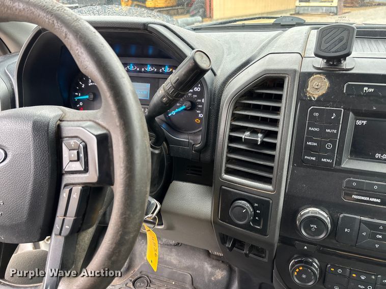 image for item EV3359 2017 Ford F350 Super Duty XL Crew Cab flatbed pickup truck