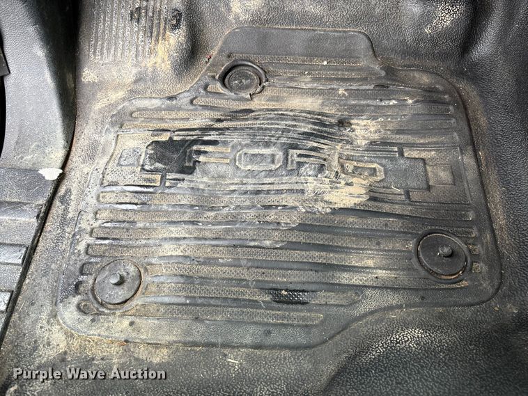 image for item EV3359 2017 Ford F350 Super Duty XL Crew Cab flatbed pickup truck