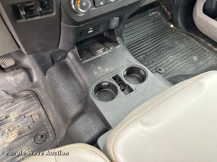 image for item EV3359 2017 Ford F350 Super Duty XL Crew Cab flatbed pickup truck