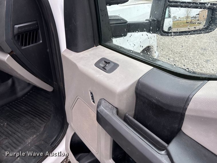 image for item EV3359 2017 Ford F350 Super Duty XL Crew Cab flatbed pickup truck