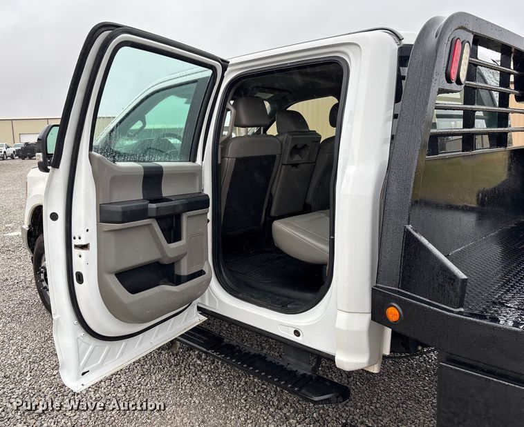 image for item EV3359 2017 Ford F350 Super Duty XL Crew Cab flatbed pickup truck