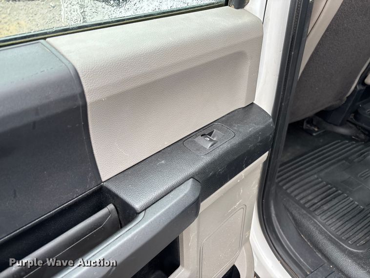 image for item EV3359 2017 Ford F350 Super Duty XL Crew Cab flatbed pickup truck