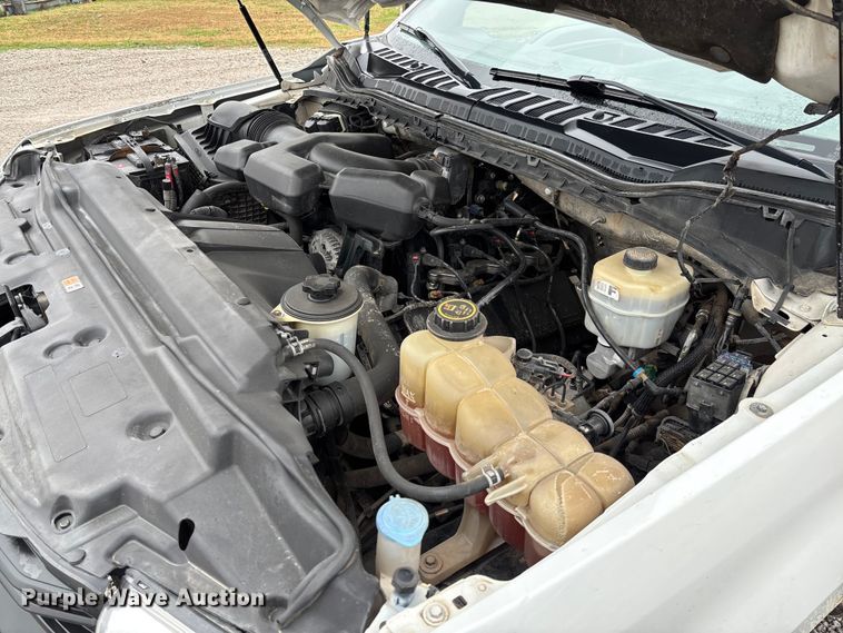 image for item EV3359 2017 Ford F350 Super Duty XL Crew Cab flatbed pickup truck