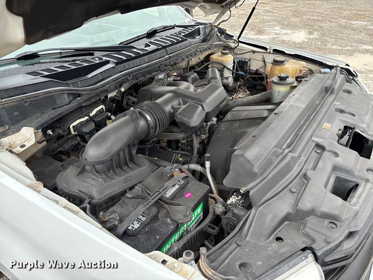 image for item EV3359 2017 Ford F350 Super Duty XL Crew Cab flatbed pickup truck