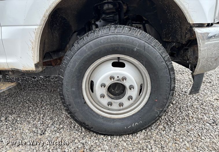 image for item EV3359 2017 Ford F350 Super Duty XL Crew Cab flatbed pickup truck