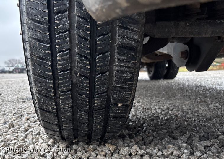 image for item EV3359 2017 Ford F350 Super Duty XL Crew Cab flatbed pickup truck