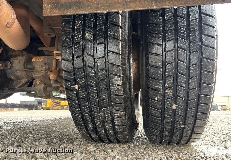 image for item EV3359 2017 Ford F350 Super Duty XL Crew Cab flatbed pickup truck