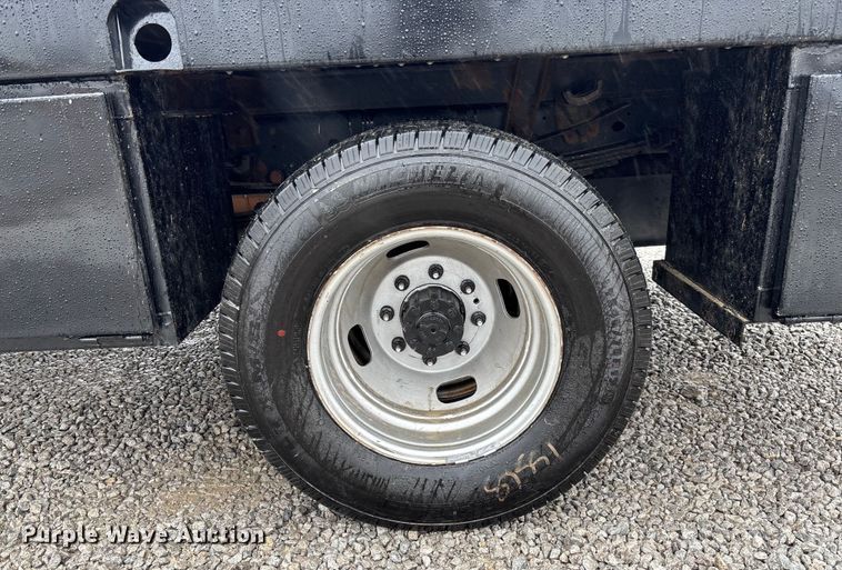 image for item EV3359 2017 Ford F350 Super Duty XL Crew Cab flatbed pickup truck