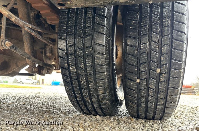 image for item EV3359 2017 Ford F350 Super Duty XL Crew Cab flatbed pickup truck