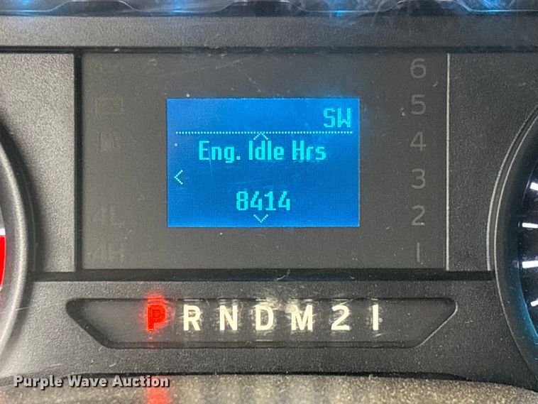 image for item EV3359 2017 Ford F350 Super Duty XL Crew Cab flatbed pickup truck