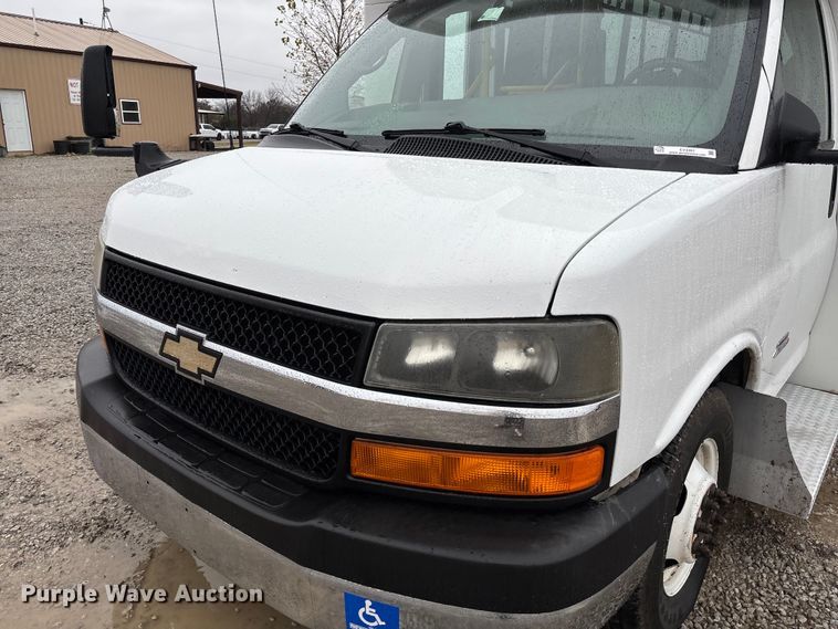 image for item EV3361 2014 Chevrolet 4500 Express shuttle bus