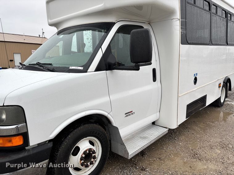 image for item EV3361 2014 Chevrolet 4500 Express shuttle bus