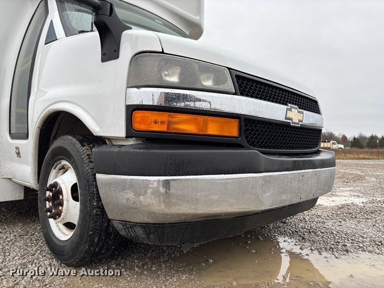 image for item EV3361 2014 Chevrolet 4500 Express shuttle bus
