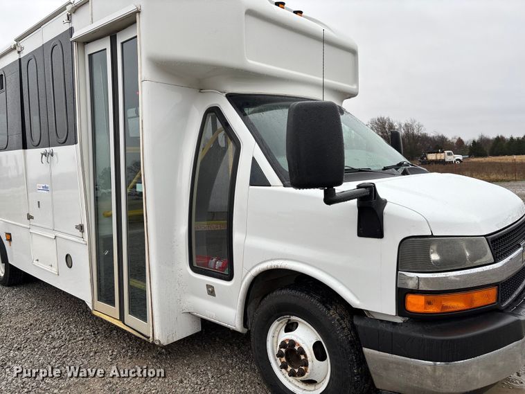 image for item EV3361 2014 Chevrolet 4500 Express shuttle bus