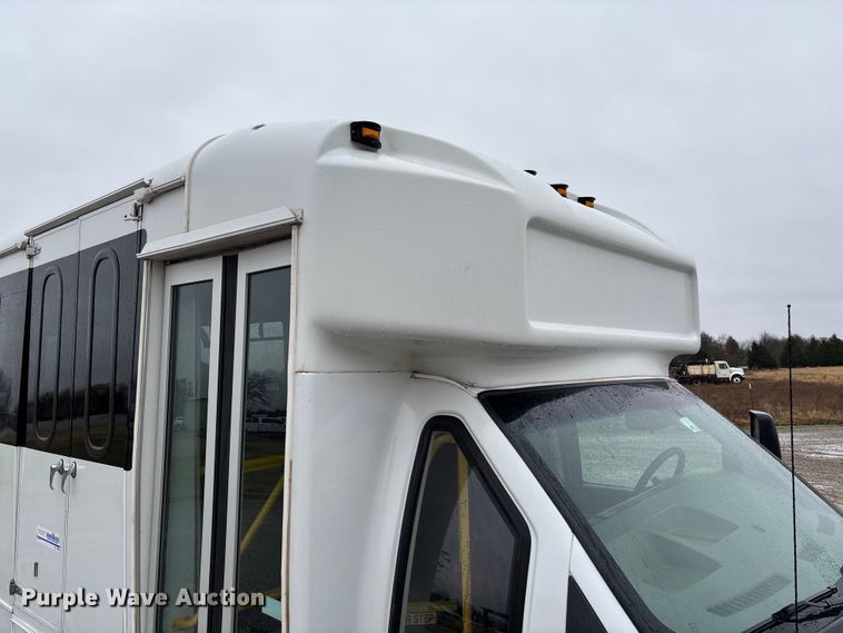 image for item EV3361 2014 Chevrolet 4500 Express shuttle bus