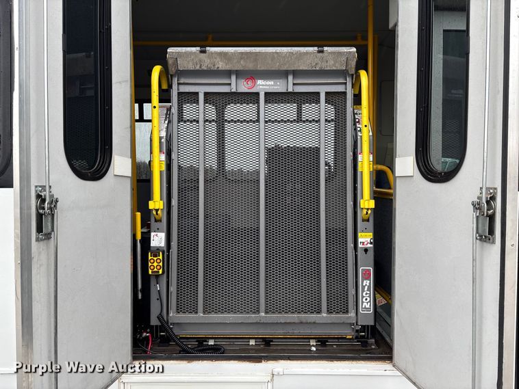 image for item EV3361 2014 Chevrolet 4500 Express shuttle bus