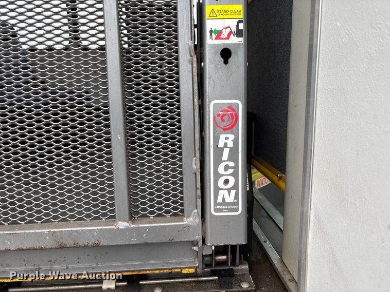 image for item EV3361 2014 Chevrolet 4500 Express shuttle bus