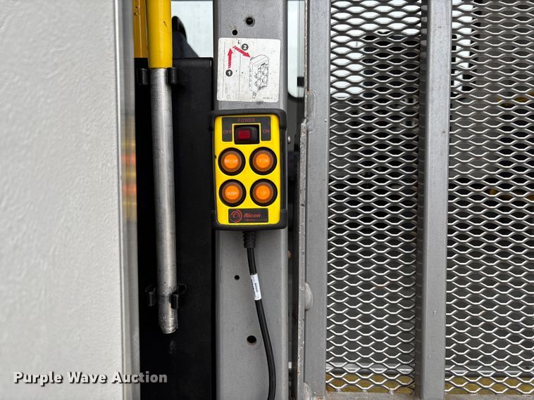 image for item EV3361 2014 Chevrolet 4500 Express shuttle bus