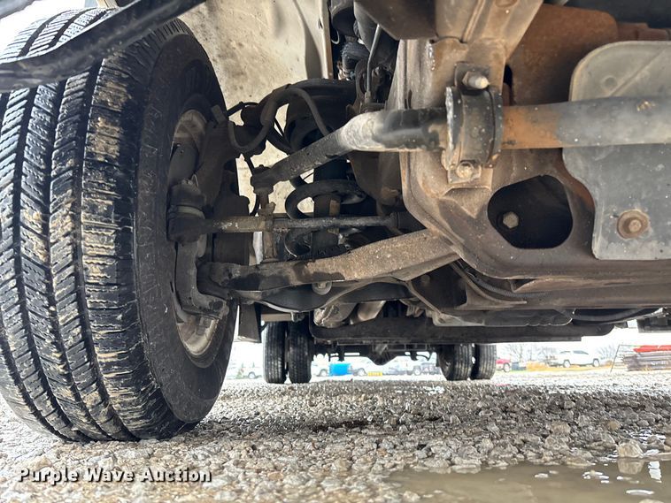 image for item EV3361 2014 Chevrolet 4500 Express shuttle bus