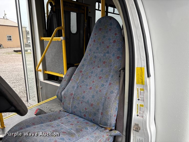 image for item EV3361 2014 Chevrolet 4500 Express shuttle bus