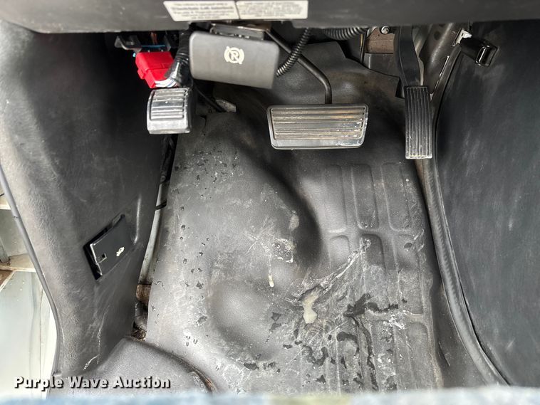 image for item EV3361 2014 Chevrolet 4500 Express shuttle bus