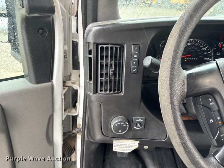 image for item EV3361 2014 Chevrolet 4500 Express shuttle bus