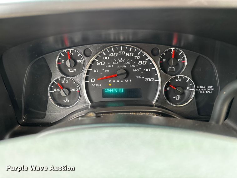 image for item EV3361 2014 Chevrolet 4500 Express shuttle bus