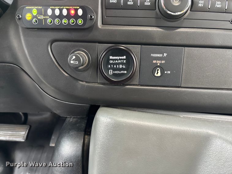 image for item EV3361 2014 Chevrolet 4500 Express shuttle bus