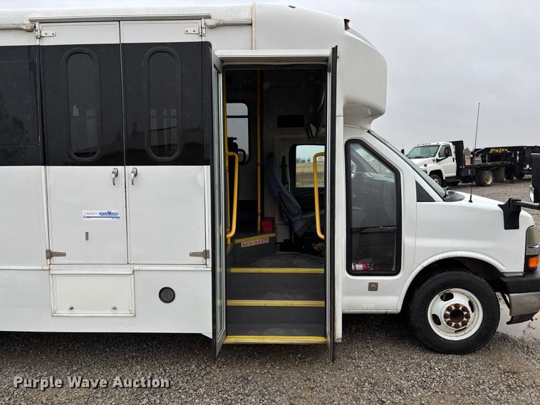 image for item EV3361 2014 Chevrolet 4500 Express shuttle bus