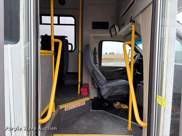 image for item EV3361 2014 Chevrolet 4500 Express shuttle bus