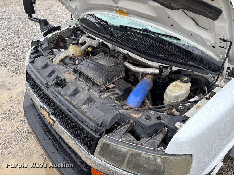 image for item EV3361 2014 Chevrolet 4500 Express shuttle bus