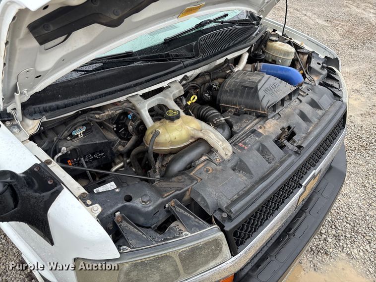 image for item EV3361 2014 Chevrolet 4500 Express shuttle bus