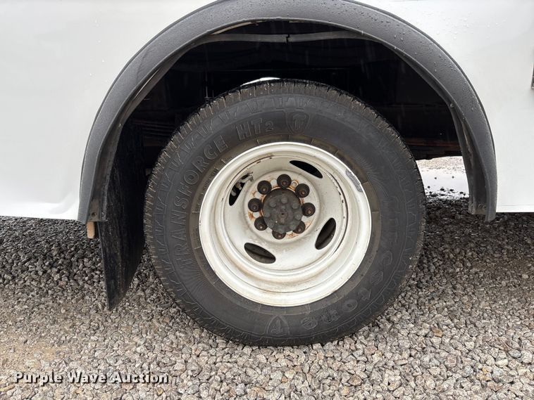 image for item EV3361 2014 Chevrolet 4500 Express shuttle bus