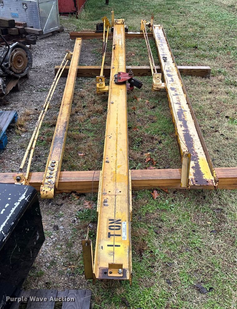 image for item EV3376 (3) overhead cranes