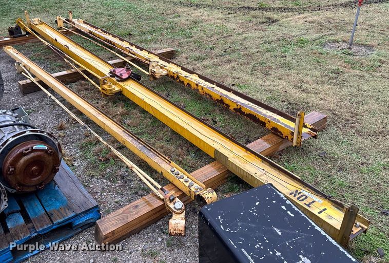 image for item EV3376 (3) overhead cranes