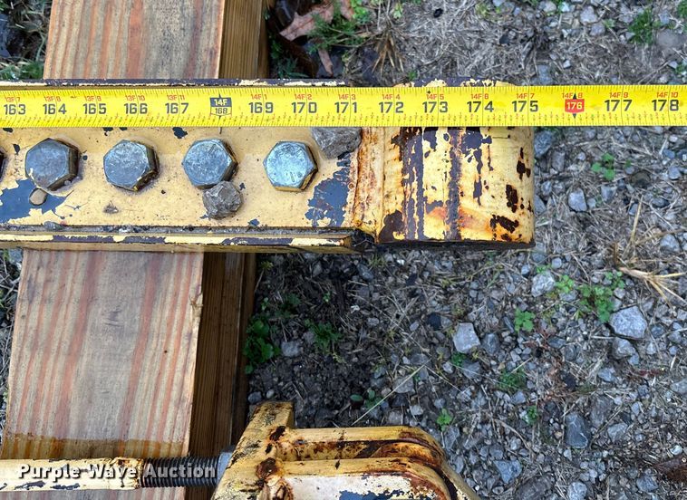 image for item EV3376 (3) overhead cranes